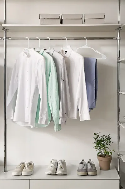 ROYALE White Plastic Hangers For Clothes - Heavy Duty Plastic Clothes Hanger Ideal For Everyday Standard Use - Lightweight & Space Saving Notched Plastic Hangers - Slim & Sleek Shoulder Groove
