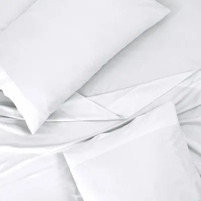 ROYALE LINENS 300 Thread Count 100% Long Staple Combed Cotton Sheet Set - 4 Piece Bed Sheet 1 Fitted Sheet, 1 Flat Sheet, 2 Pillow case - Breathable, Cool & Crisp Percale Sheet Set (White)